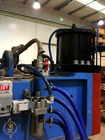 vbst-repasovanie-valca Repasovanie valca na zvarolise British Federal PA2 a doplnenie proporcionálneho ventilu (elektrického regulátora) a následné kalibrovanie